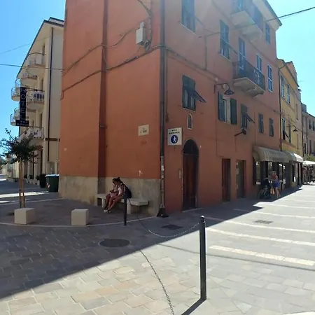 Finarin Con Bike-storage فينالي ليغوري